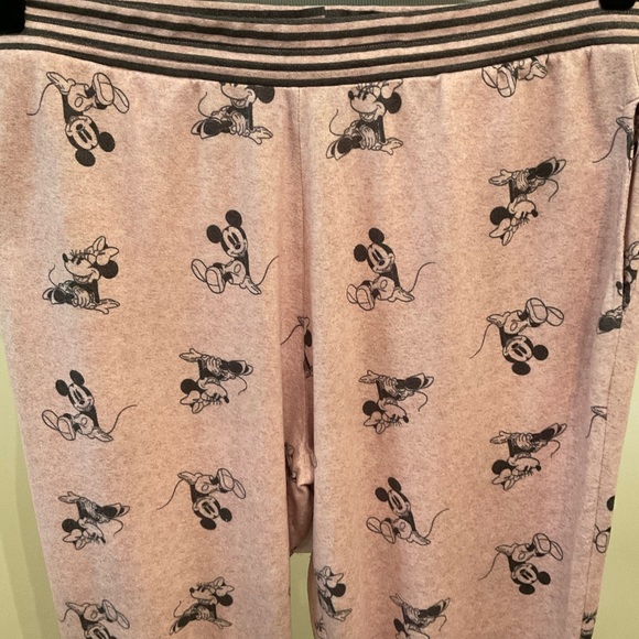 Womens Disney brand “Mickey & Minnie”lounging pajama set - Picture 7 of 10